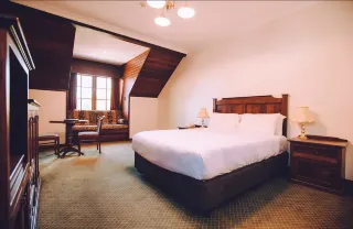 Margaret River Resort bedroom with desk